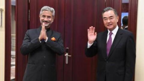 Bộ trưởng Ngoại giao Trung Quốc  và Ấn Độ tiếp xúc tháo gỡ căng thẳng biên giới