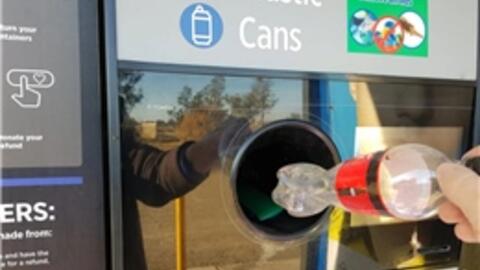 Singapore triển khai chương trình tự động mua lại phế liệu giải khát