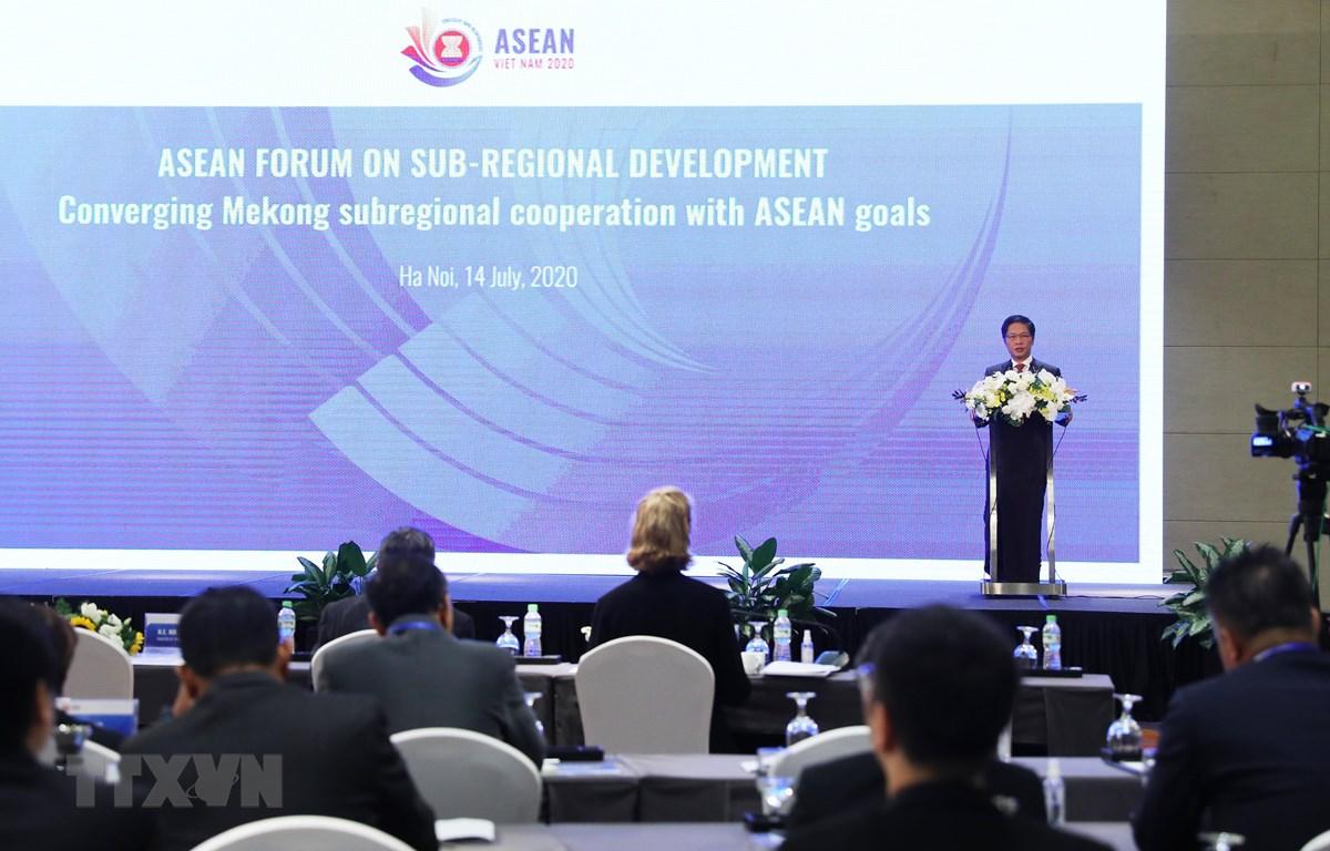 Bộ trưởng Bộ Công Thương Trần Tuấn Anh phát biểu khai mạc diễn đàn. (Ảnh: Lâm Khánh/TTXVN)