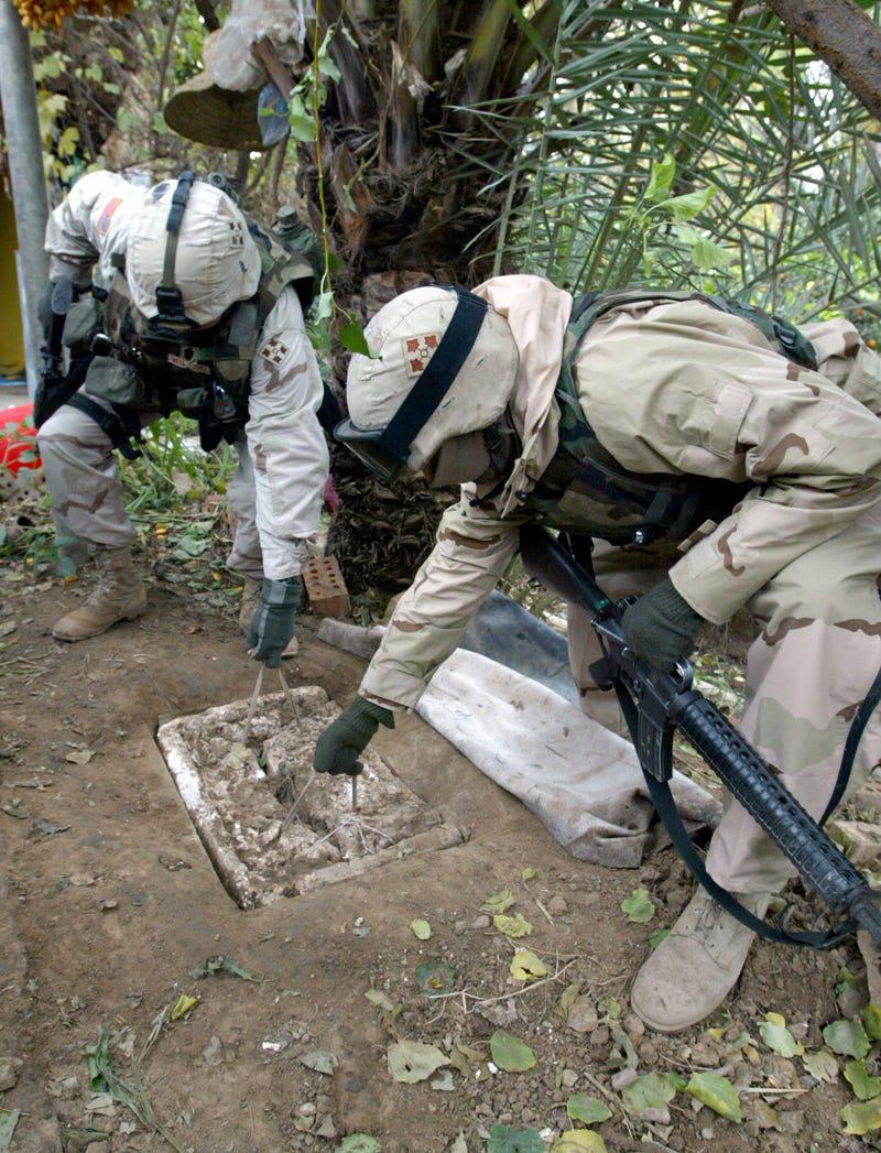 Cuộc bắt giữ và hành quyết cựu Tổng thống Iraq Saddam Hussein - Những thông tin lần đầu được hé lộ - Ảnh 2. Cuộc bắt giữ và hành quyết cựu Tổng thống Iraq Saddam Hussein - Những thông tin lần đầu được hé lộ - Ảnh 2.
