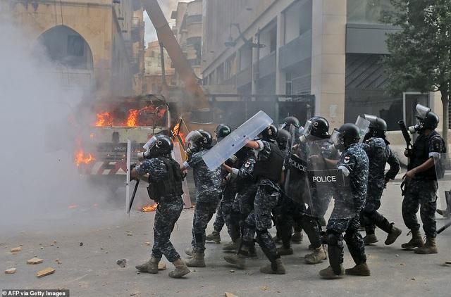 Li Băng: Biển người giận dữ biểu tình, chiếm hàng loạt trụ sở các bộ - 4