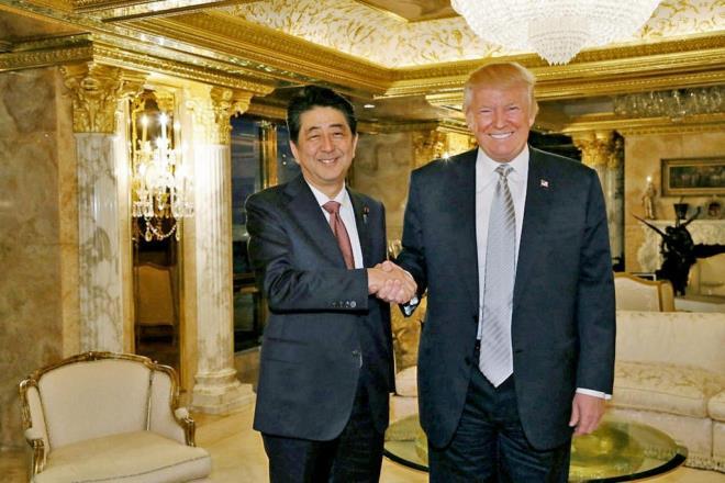 Cựu Thủ tướng Nhật Bản Abe kể chuyện thuyết phục ông Trump ngày mới đắc cử - 2