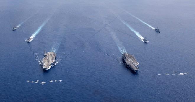 Hai nhóm tác chiến tàu sân bay USS Nimitz và USS Ronald Reagan ở Biển Đông vào ngày 6.7.2020 /// Reuters