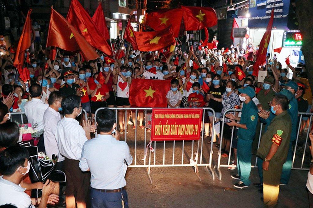 Báo nước ngoài: Việt Nam lọt top 3 nền kinh tế &#34;kỳ tích&#34; trong dịch Covid-19 - 1