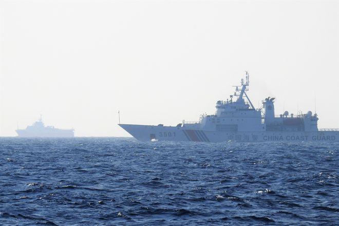 Tàu hải cảnh 3501 của Trung Quốc hỗ trợ tàu Hải Dương Địa chất 8 xâm phạm chủ quyền Việt Nam /// Ảnh: Ngư dân cung cấp