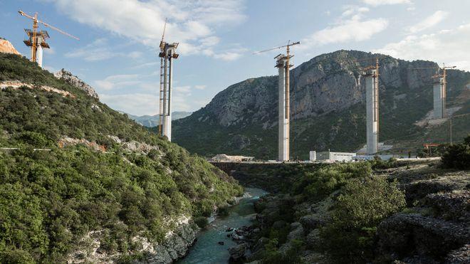 Dự án xa lộ khiến nợ công của Montenegro tăng đến 80%. /// Reuters