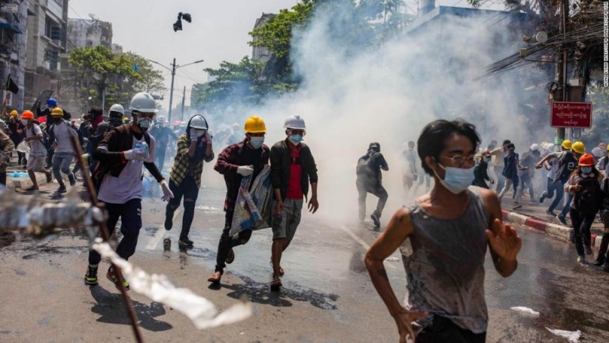 Các cuộc biểu tình phản đối chính biến tiếp tục diễn ra tại nhiều nơi ở Myanmar. Ảnh: CNN