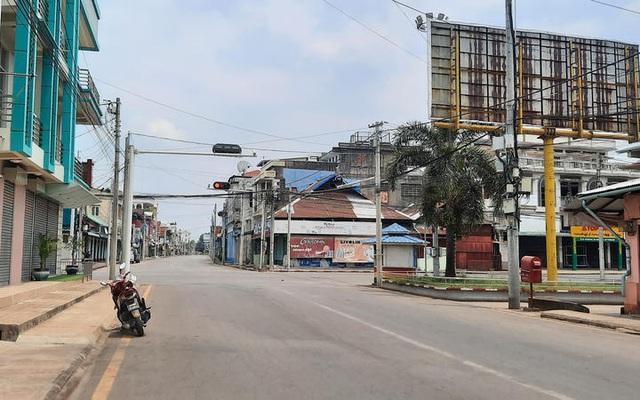 Myanmar bất ngờ thả hơn 600 người biểu tình, hoãn xét xử bà Suu Kyi - 2 Myanmar bất ngờ thả hơn 600 người biểu tình, hoãn xét xử bà Suu Kyi - 2