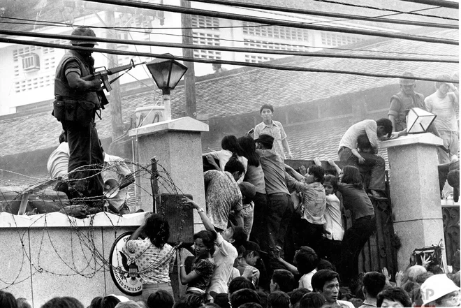 Sài Gòn, ngày 29/4/1975: 5 triệu đô la bị hỏa thiêu trên nóc tòa Sứ quán - Ảnh 3.