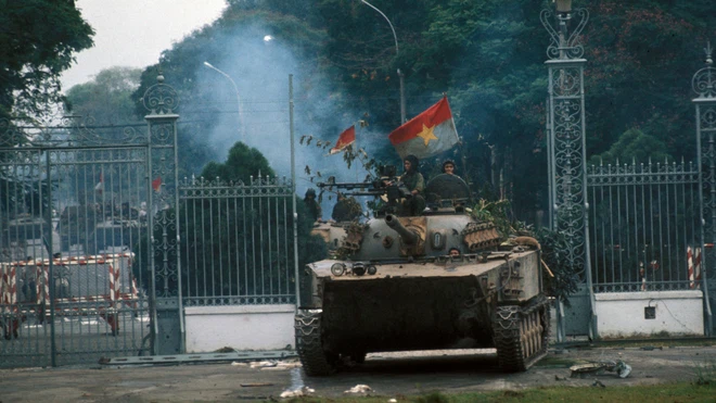 Sài Gòn, ngày 29/4/1975: 5 triệu đô la bị hỏa thiêu trên nóc tòa Sứ quán - Ảnh 12.