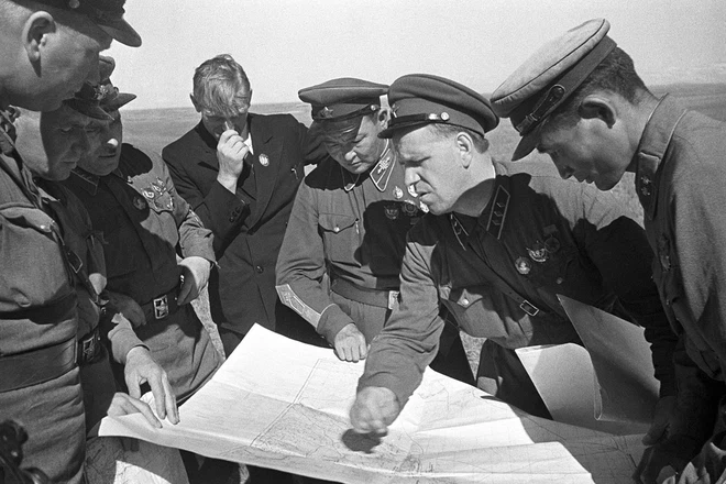 Tướng giỏi nhất Liên Xô đánh đâu oanh liệt đó khiến Stalin không muốn đánh thức khi đang ngủ - Ảnh 2.