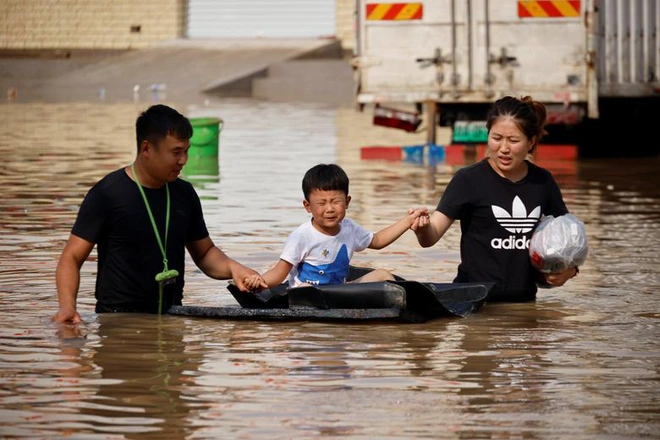 Người Trung Quốc trắng tay sau thảm họa lũ lụt nghìn năm có một - 3