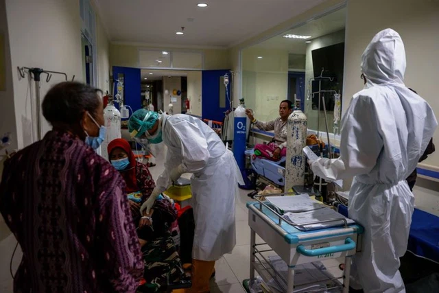 Gần 2.000 nhân viên y tế tử vong vì Covid-19: Indonesia mất bao lâu để cân bằng? - Ảnh 3.
