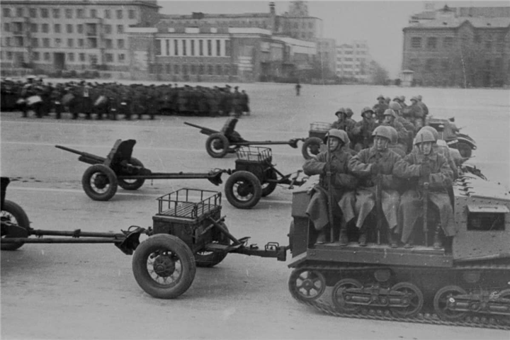 Ba cuộc duyệt binh hoành tráng của Liên Xô năm 1941 - 3