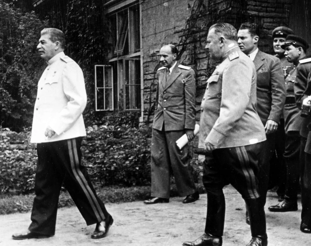 Đội bảo vệ lãnh đạo Liên Xô cực chặt: 200 người quây kín Stalin và nỗi dằn vặt của Lenin - Ảnh 8. Đội bảo vệ lãnh đạo Liên Xô cực chặt: 200 người quây kín Stalin và nỗi dằn vặt của Lenin - Ảnh 8.
