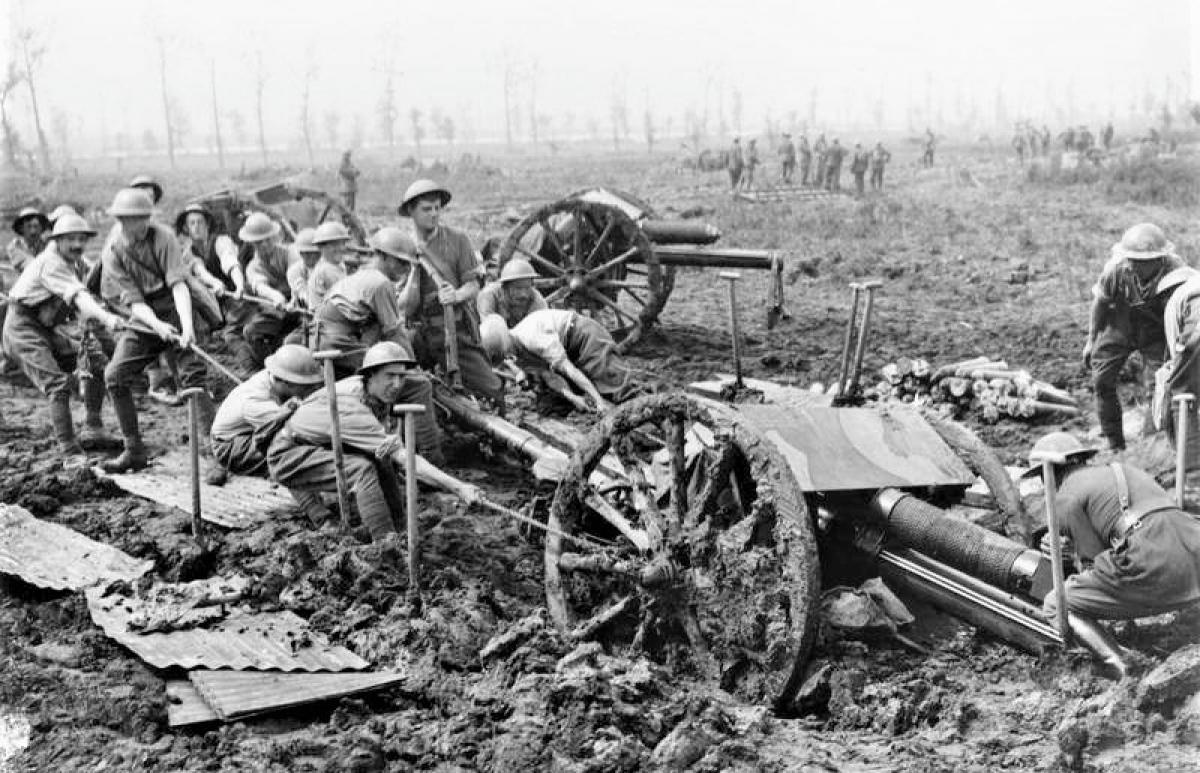Trong trận Passchendaele, binh lính cả hai phe đều phải đánh vật với bùn lầy.Nguồn: wikipedia.org