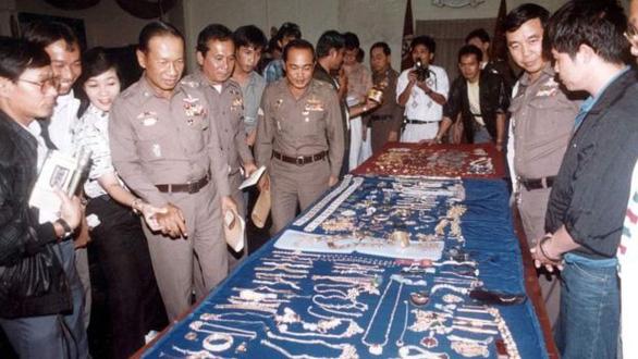 Bí ẩn viên kim cương xanh bị đánh cắp của ông hoàng Saudi - Ảnh 3. Bí ẩn viên kim cương xanh bị đánh cắp của ông hoàng Saudi - Ảnh 3.