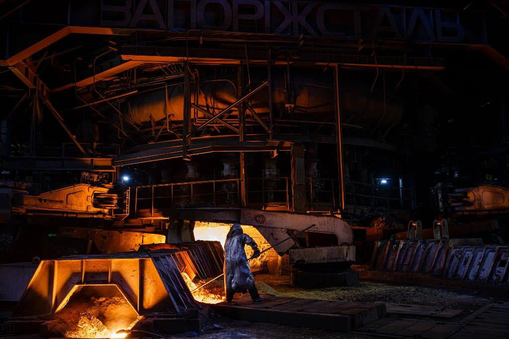 Thăm nhà máy &#34;sinh đôi&#34; với Azovstal, hiểu vì sao lính Ukraine có thể cố thủ hơn 2 tháng - 1