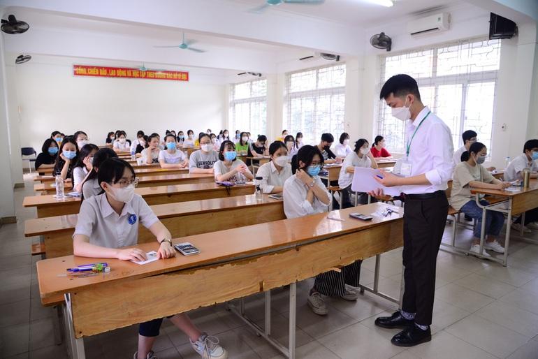 Có phải vào lớp 10 trường công lập bằng mọi giá hay không?