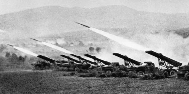 “Ông tổ” của pháo phản lực HIMARS là vũ khí Nga, từng khiến phát xít Đức khiếp sợ - 1