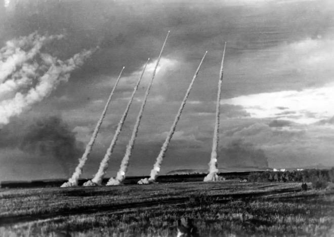 “Ông tổ” của pháo phản lực HIMARS là vũ khí Nga, từng khiến phát xít Đức khiếp sợ - 3