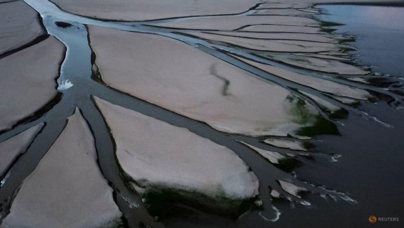 Hồ nước ngọt lớn nhất Trung Quốc khô cạn, chính quyền phát báo động đỏ - 2