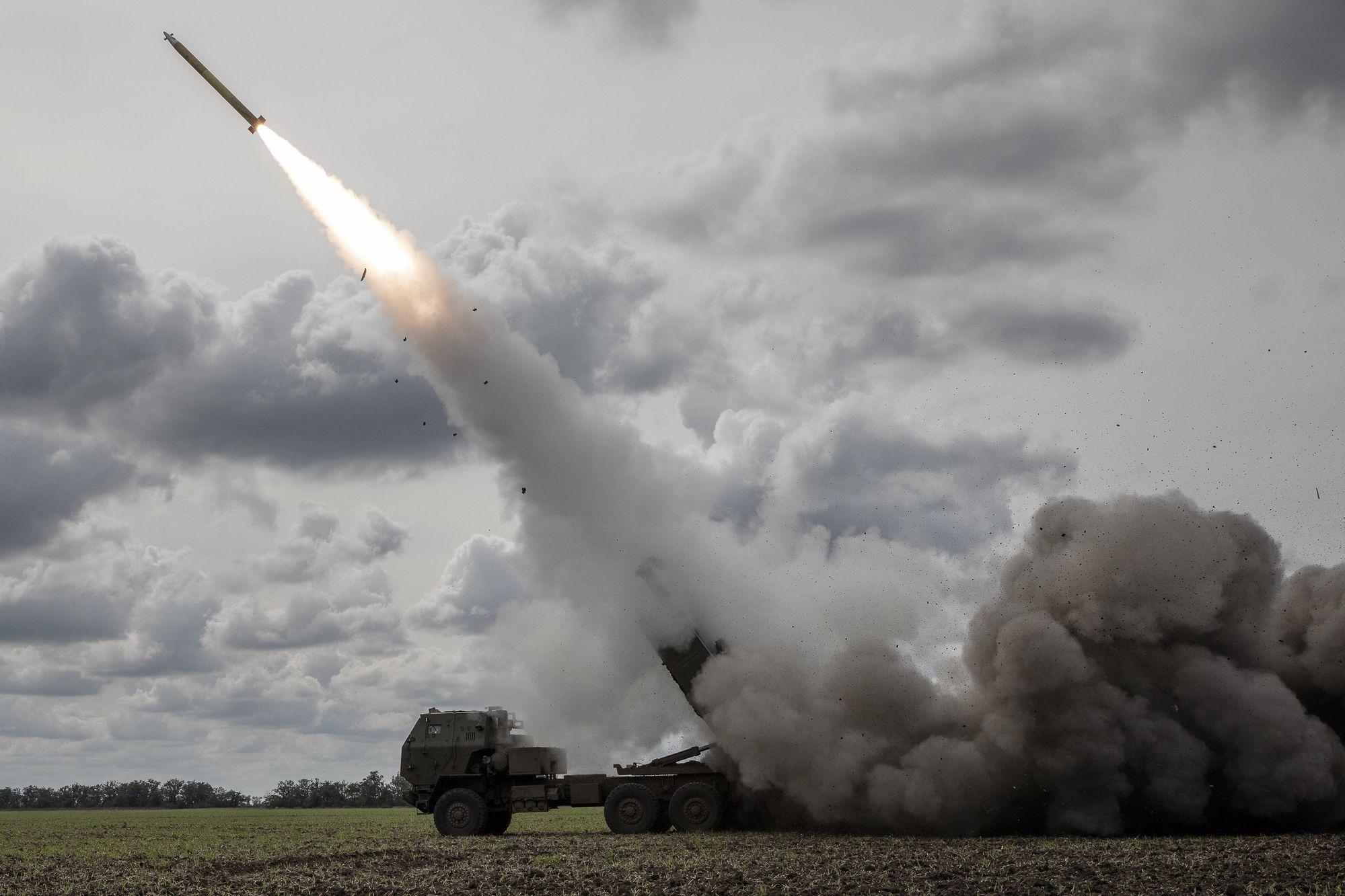 Tên lửa HIMARS: Vũ khí làm thay đổi cách tác chiến thời hiện đại - 1