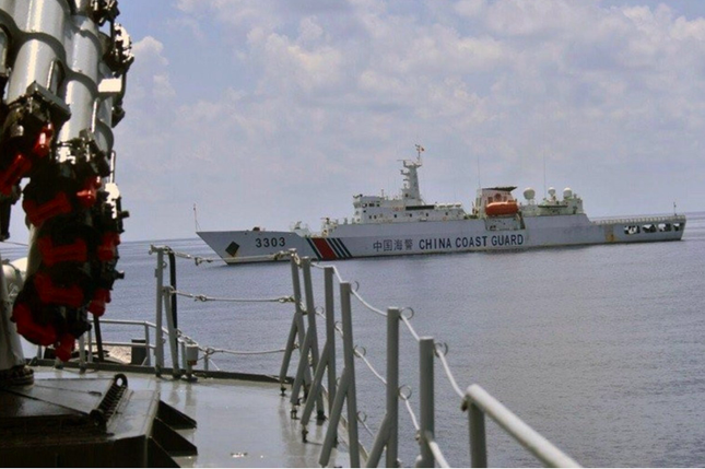 Indonesia điều tàu chiến giám sát tàu hải cảnh Trung Quốc ảnh 1