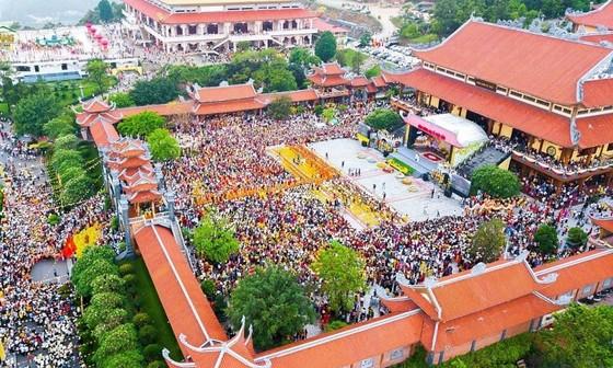 Hơn 1 tháng, chùa Ba Vàng thu công đức trên 4,1 tỷ đồng nhưng cũng chi hết sạch ảnh 1