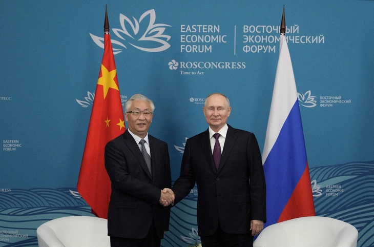 Tổng thống Nga Vladimir Putin gặp Phó thủ tướng Trung Quốc Trương Quốc Thanh ngày 12-9 - Ảnh: REUTERS