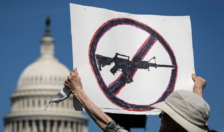 Người biểu tình phản đối bạo lực ở Mỹ. (Ảnh: Getty Images)