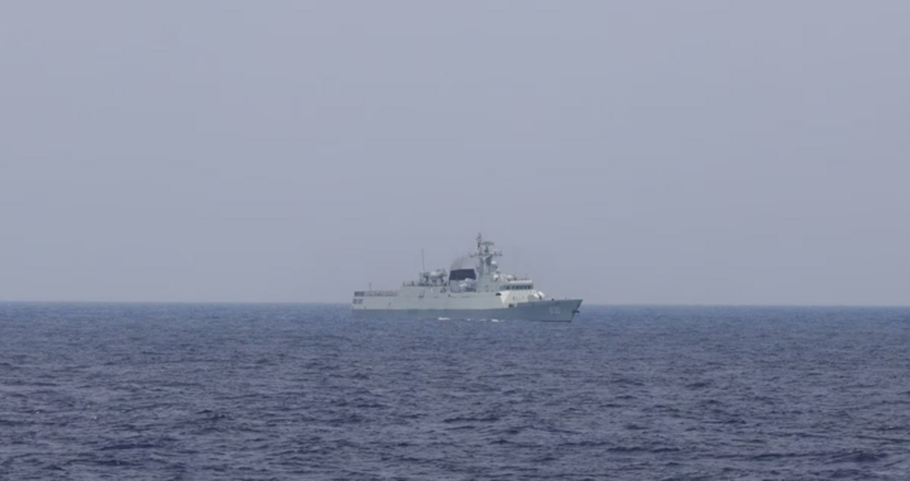 Philippines tố tàu hải cảnh Trung Quốc cắt mặt nguy hiểm ở Biển Đông - Ảnh 1.