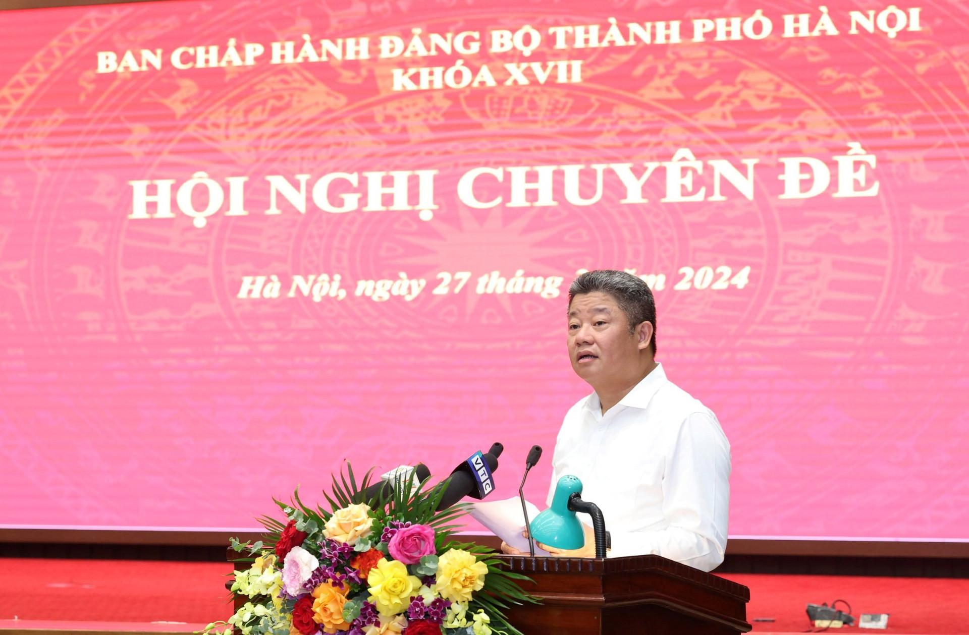 Phó Chủ tịch UBND thành phố Nguyễn Mạnh Quyền giải trình về hai nội dung các đại biểu cho ý kiến.
