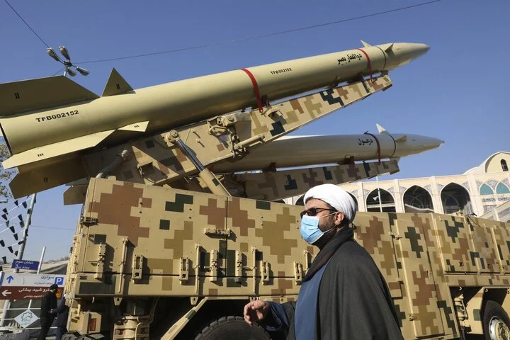 Tên lửa Iran không cần đến GPS để tấn công chính xác các mục tiêu của Israel. (Ảnh: AP)
