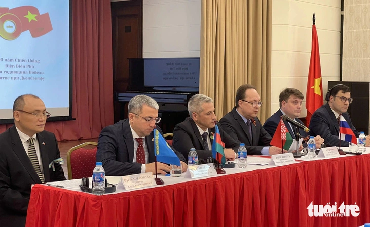 Đại sứ các nước Kazakhstan, Azerbaijan, Belarus và Nga tại Việt Nam (từ trái sang) trong buổi họp báo sáng 2-5 tại Hà Nội - Ảnh: THANH HIỀN