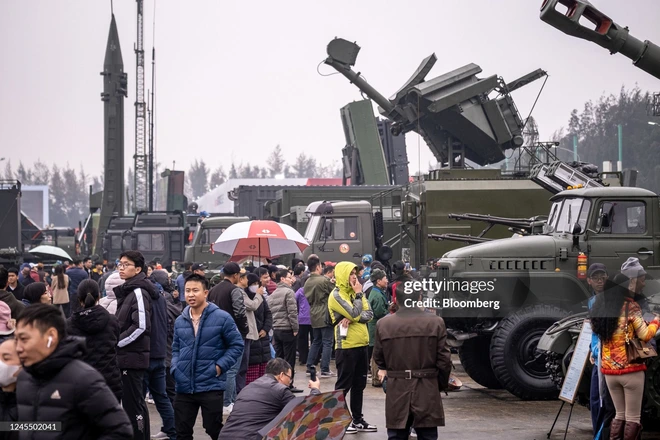 Báo Ba Lan: Tên lửa Việt Nam gây kinh ngạc trước cả trăm ngàn người, hé lộ năng lực "nhiều nước không có" - Ảnh 2.