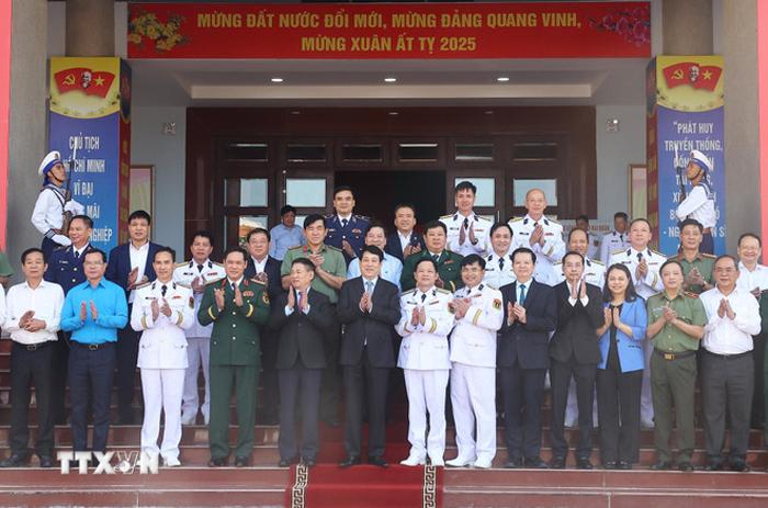 Chủ tịch nước: Lực lượng vũ trang Kiên Giang quản lý, bảo vệ chủ quyền vùng biển -0