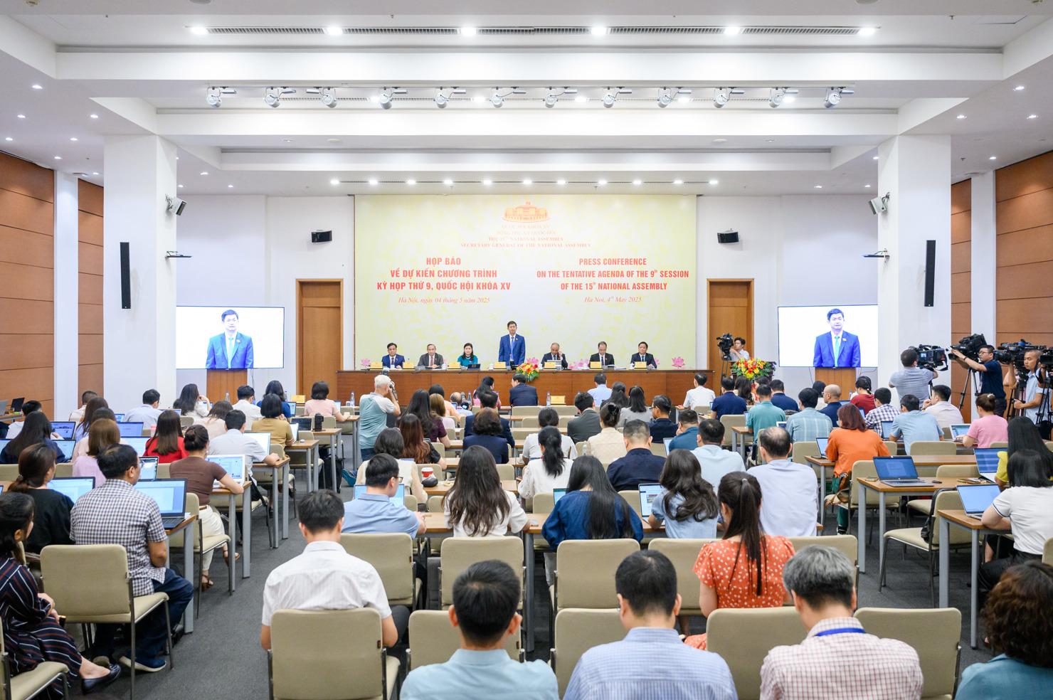 Toàn cảnh họp báo.