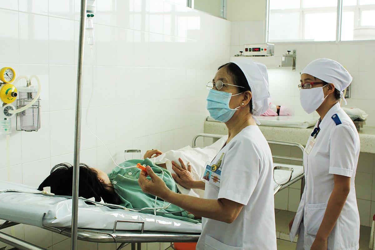 Việt Nam cần làm gì để tiến tới miễn viện phí cho người dân?