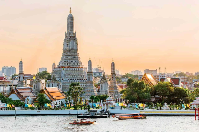 Kinh tế Thái Lan đang rơi vào "tình trạng tồi tệ nhất 40 năm" - Ảnh 2.