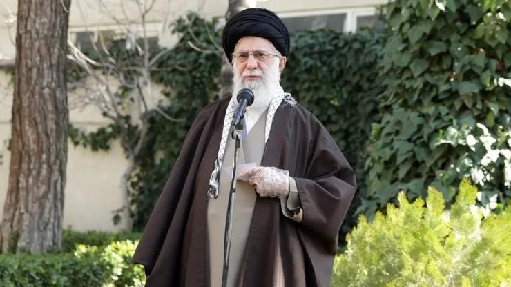 Đại Giáo chủ Iran Ali Khamenei là người tiếp nối đường lối cứng rắn của cố lãnh tụ Khomeini. Ảnh: EPA.