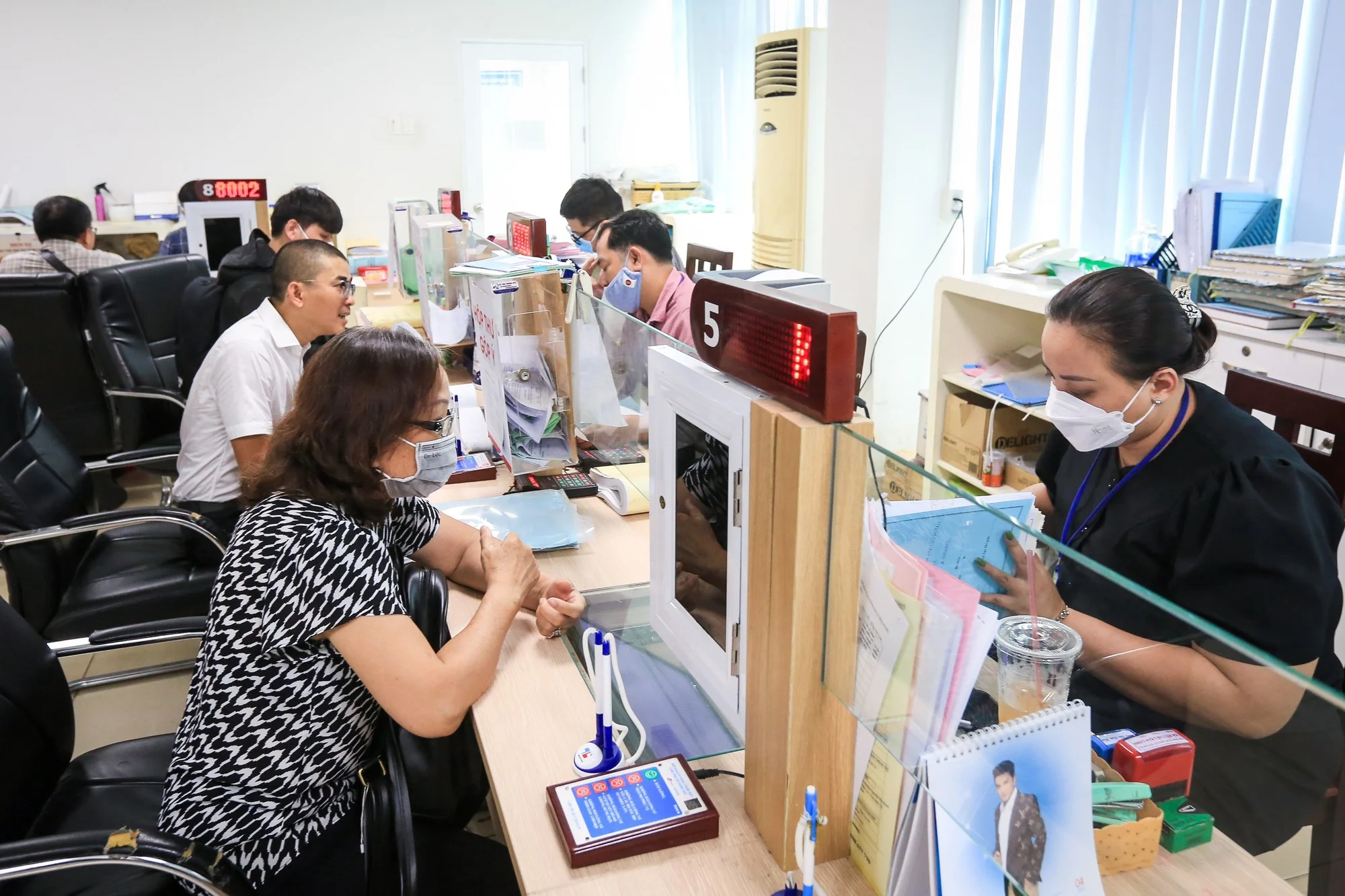 Tiền lương thấp của cán bộ, công chức: Bài toán chưa có lời giải