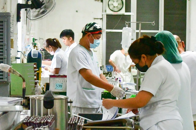 Miễn viện phí toàn dân: Bài học từ 4 quốc gia Đông Nam Á