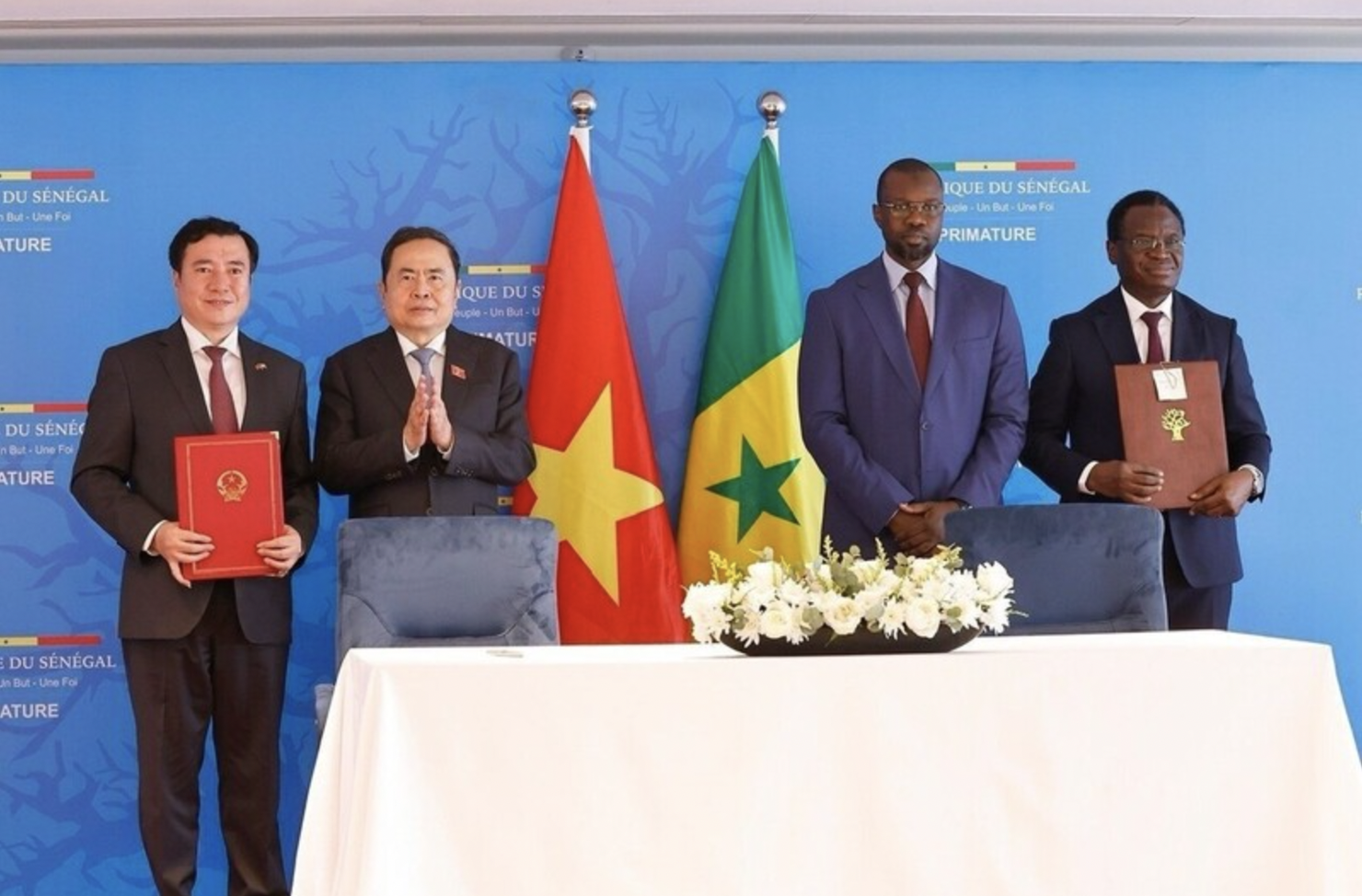 Theo Bản ghi nhớ, phía Việt Nam nhất trí thúc đẩy xuất khẩu sang Senegal một lượng gạo là 100.000 tấn mỗi năm.