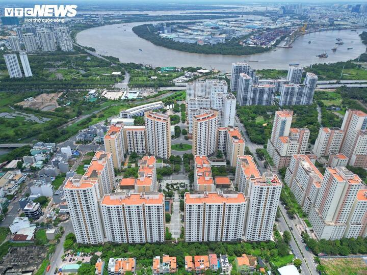 Sau nhiều lần đấu giá thất bại, lần đấu giá này, lô gần 4.000 căn hộ ở Thủ Thiêm nhận sự quan tâm của nhiều doanh nghiệp lớn.