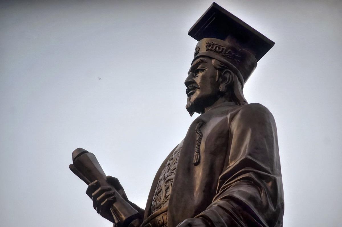 Nhìn lại cuộc dời đô lịch sử của Lý Công Uẩn